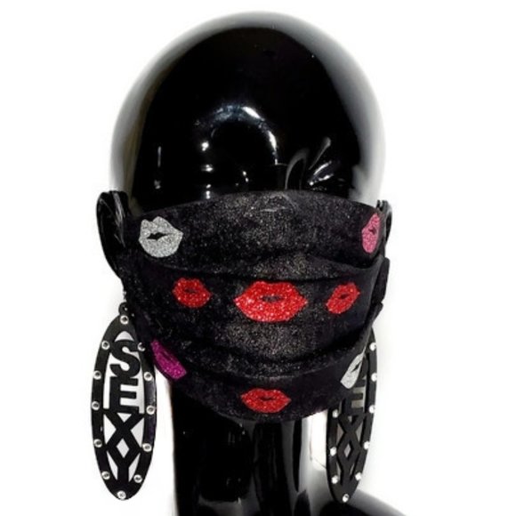 Lips/Kisses Handmade Cotton Face Mask, Reuse/Wash. - Picture 4 of 5